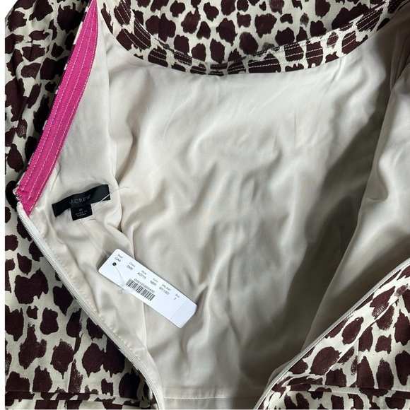 NWT Retail $128 V-Back Dress in Giraffe Printed Bi-Stretch Cotton
By: J.Crew - Picture 7 of 9